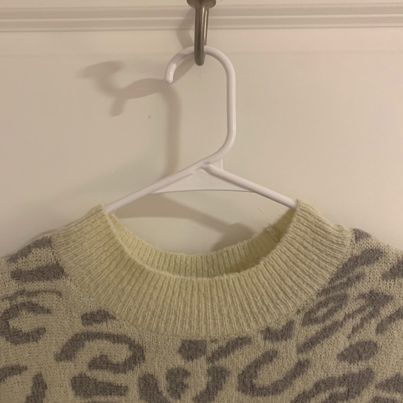Small boutique sweater - Picture 3 of 3